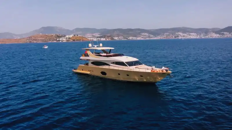 Исследуйте легендарные бухты Бодрума на 27-метровой эксклюзивной моторной яхте
