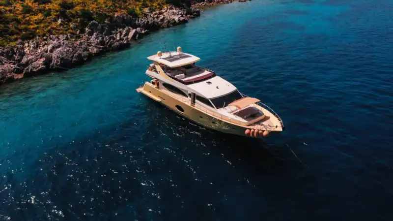 Исследуйте легендарные бухты Бодрума на 27-метровой эксклюзивной моторной яхте