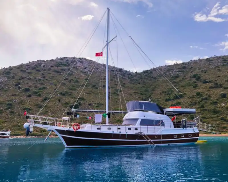 Marmaris Bozburun'da Ege'nin Sakin Koylarında 8 Kişi Kapasiteli Gulet