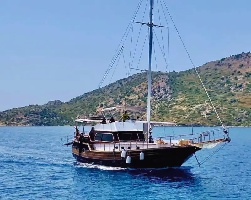 Marmaris Bozburun’da 20 Metrelik Konforlu Gulet ile Unutulmaz Deniz Tatili