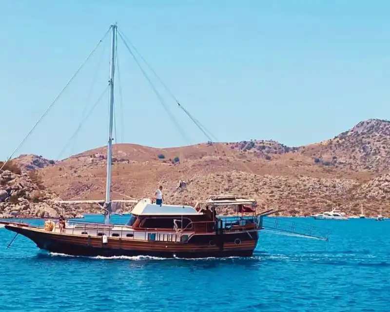 Marmaris Bozburun’da 20 Metrelik Konforlu Gulet ile Unutulmaz Deniz Tatili