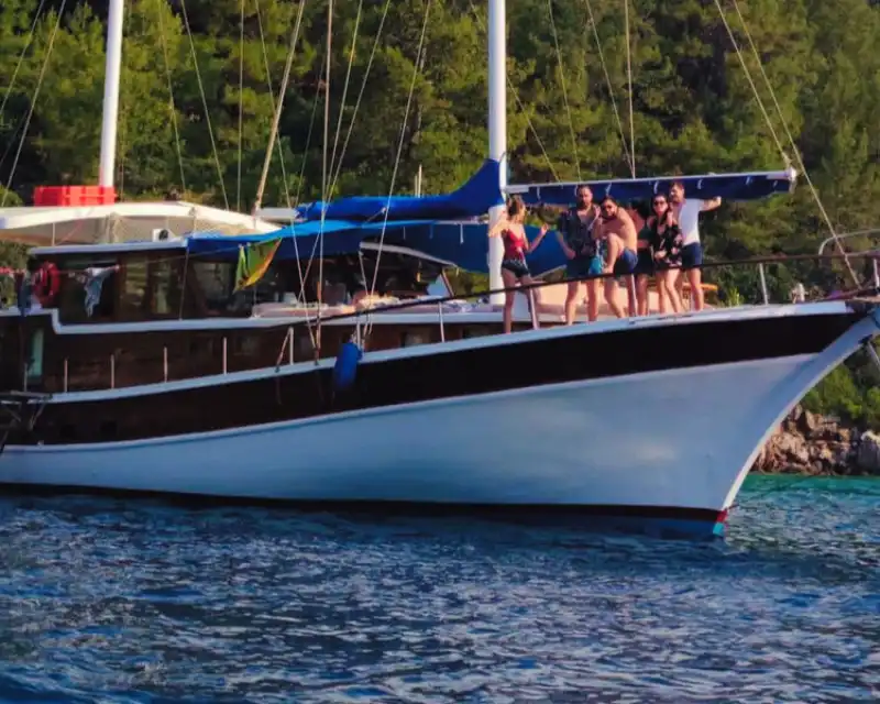Marmaris Bozburun’da 6 Kabinli Gulet ile 12 Kişilik Dillere Destan Tatil