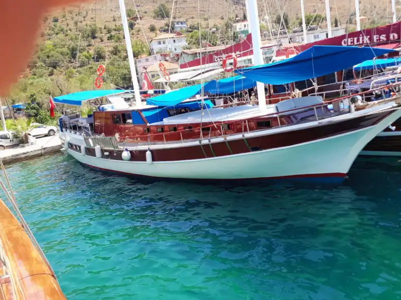 Bozburun’nun Turkuaz Sularında 5 Kabinli 10 Kişilik Konaklamalı Gulet