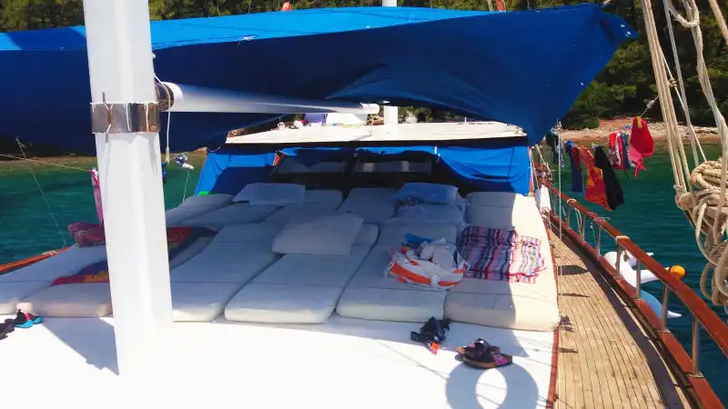 Bozburun’nun Turkuaz Sularında 5 Kabinli 10 Kişilik Konaklamalı Gulet