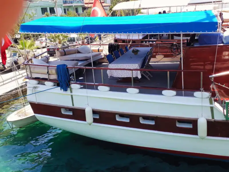 Bozburun’nun Turkuaz Sularında 5 Kabinli 10 Kişilik Konaklamalı Gulet