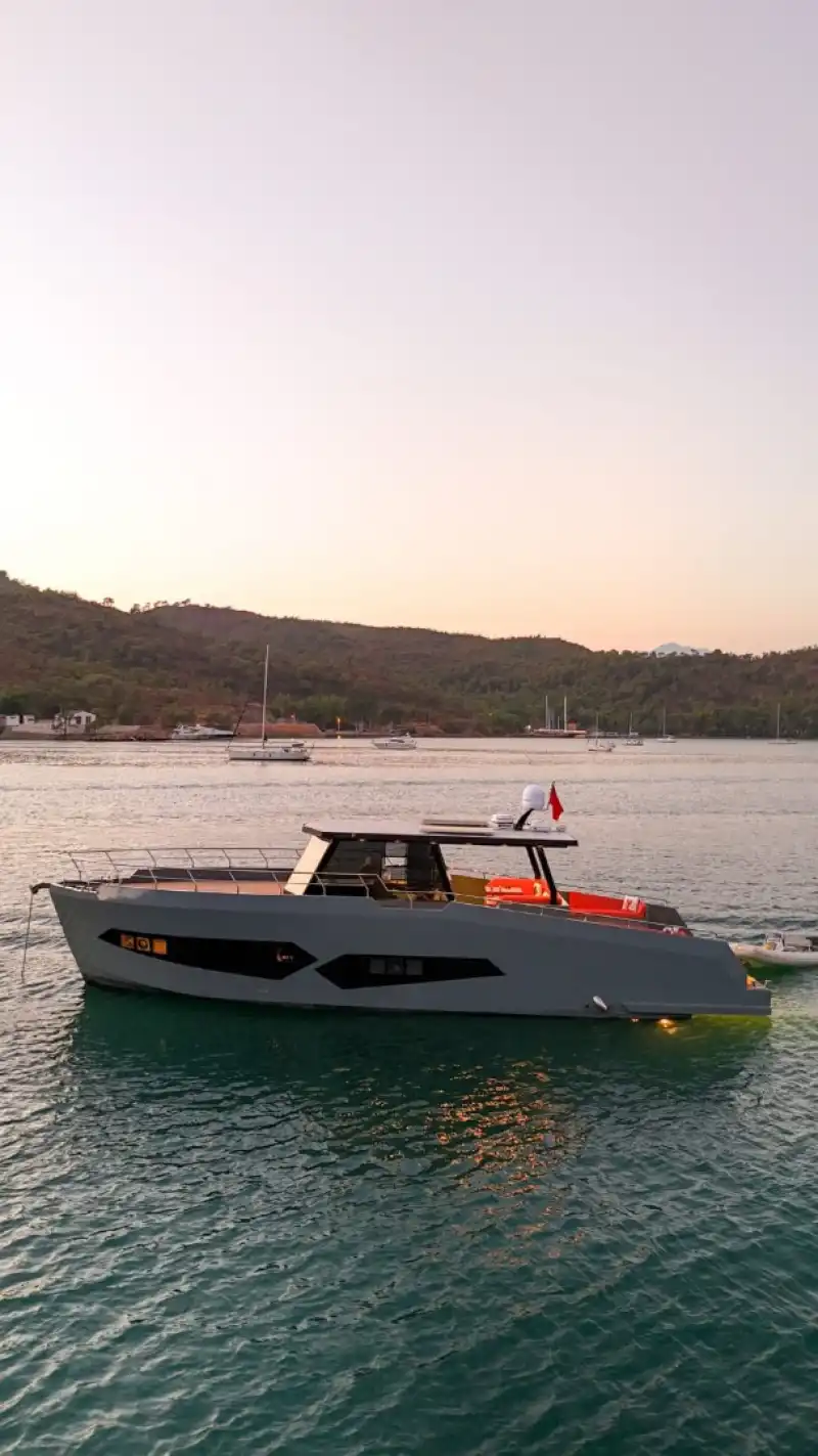 2 Kabinli Şık Motoryat – Özel Günleriniz İçin Mükemmel Seçim