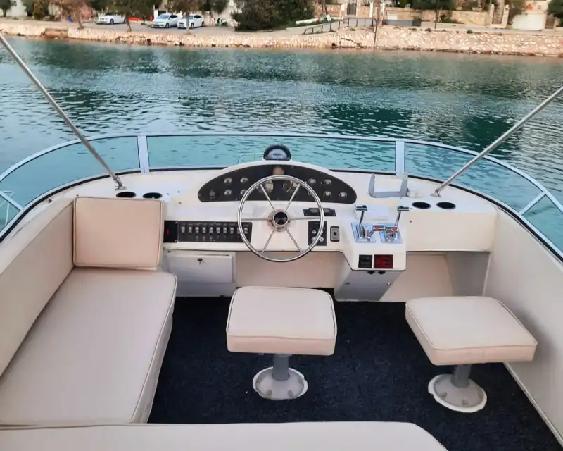 Çeşme’de Bayliner Motoryat ile Lüks Deniz Turu Deneyimi