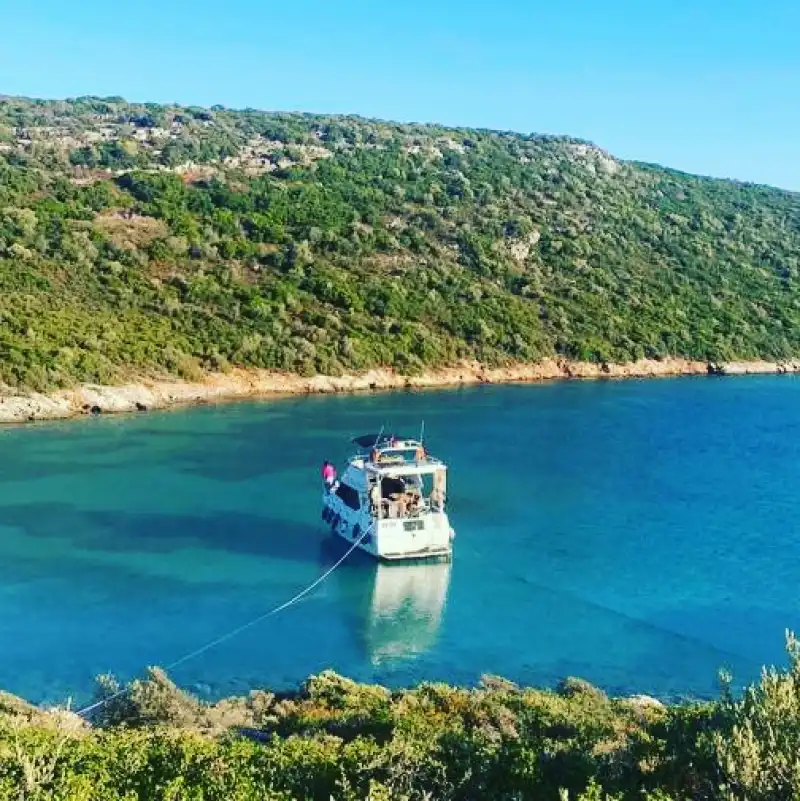 Çeşme’de Bayliner Motoryat ile Lüks Deniz Turu Deneyimi