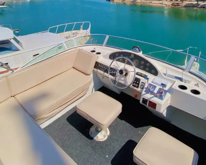 Çeşme’de Bayliner Motoryat ile Lüks Deniz Turu Deneyimi