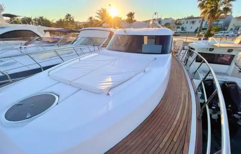 Çeşme'de Ultra Lüks Yat Kiralama 8 Kişiye Kadar