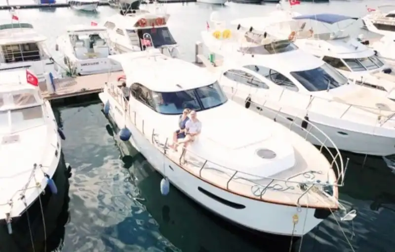 Çeşme'de Ultra Lüks Yat Kiralama 8 Kişiye Kadar