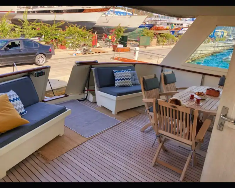 Hourly or Daily Hatteras Yacht Rental – Set Sail from Çeşme