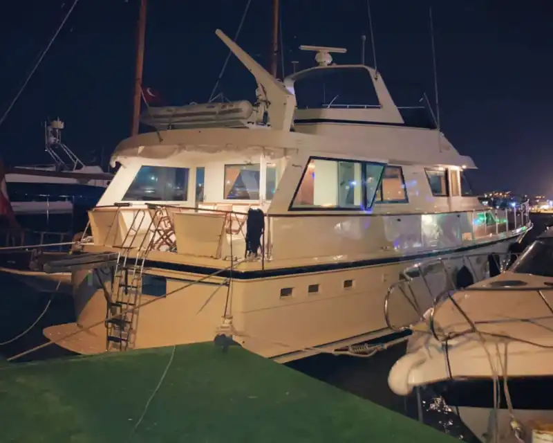 Hourly or Daily Hatteras Yacht Rental – Set Sail from Çeşme