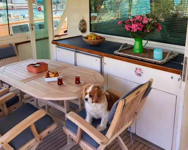 Hourly or Daily Hatteras Yacht Rental – Set Sail from Çeşme