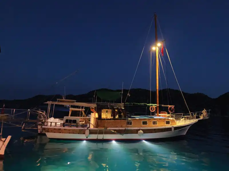 Дневной или ночной круиз на 3-каютной гулете в теплых водах Демре