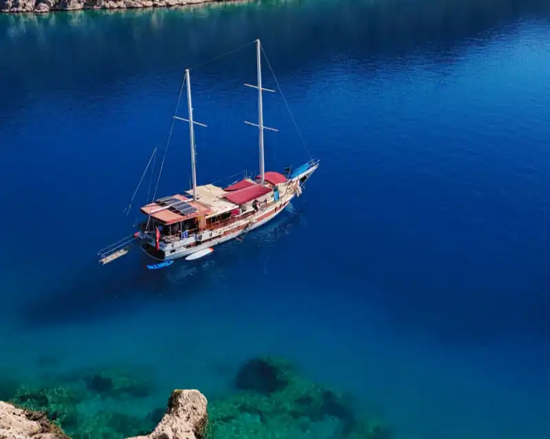 Demre’nin Göz Alıcı Sularında 6 Kabinli Konforlu Gulet