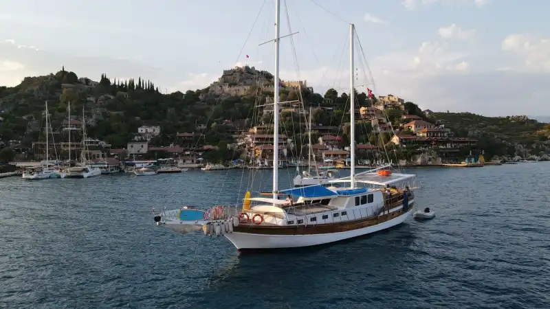 Demre'nin Sıcacık Denizinde Günübirlik veya Konaklamalı 8 Kabinli Gulet