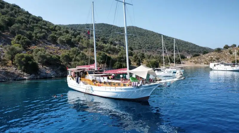 Kekova Çıkışlı 8 Kabinli Gulet ile Unutulmaz Bir Deniz Macerası