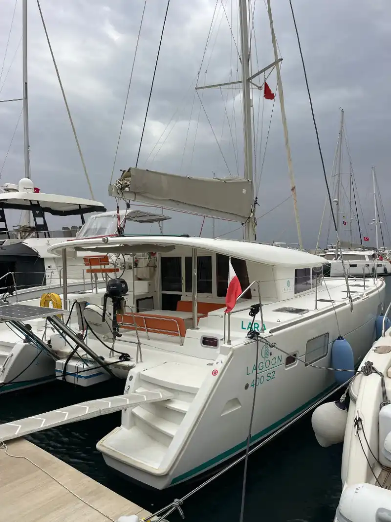 Fethiye'de Lagoon 400 S2 Katamaran Kiralama | 2014 Model 4 Kabin Yunan Adaları