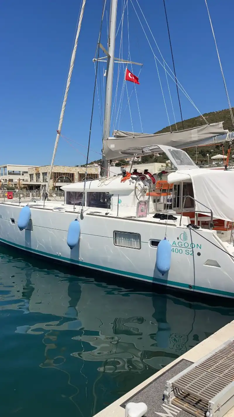Fethiye'de Lagoon 400 S2 Katamaran Kiralama | 2014 Model 4 Kabin Yunan Adaları