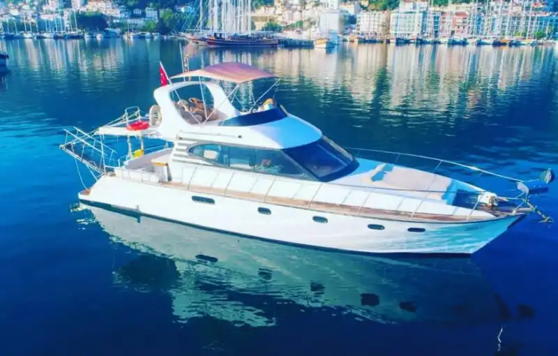 Fethiye'de Ekonomik 8 Kişi Kapasiteli Yat ile Keyifli Günlük ve Saatlik Turlar