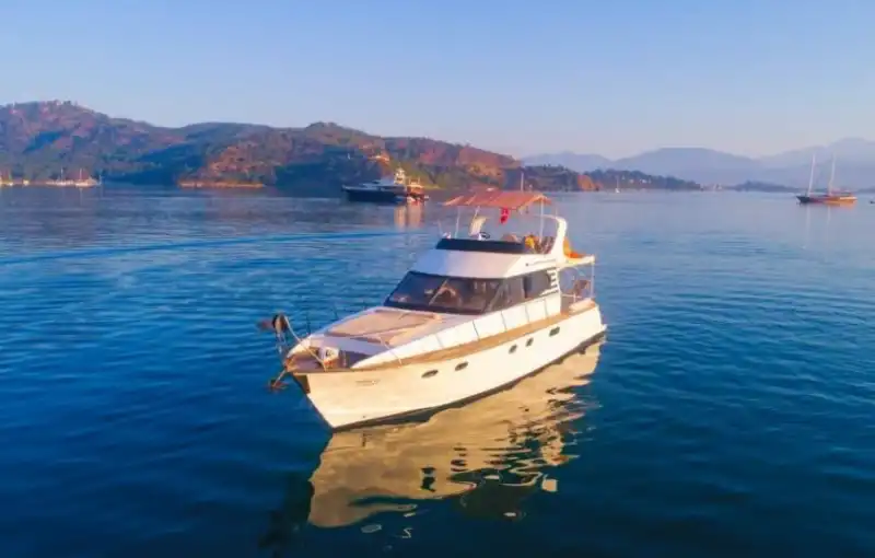 Fethiye'de Ekonomik 8 Kişi Kapasiteli Yat ile Keyifli Günlük ve Saatlik Turlar