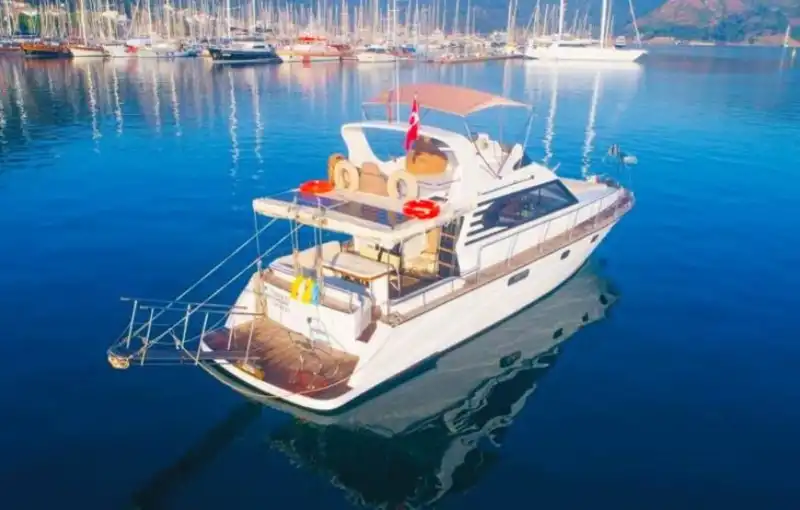Fethiye'de Ekonomik 8 Kişi Kapasiteli Yat ile Keyifli Günlük ve Saatlik Turlar