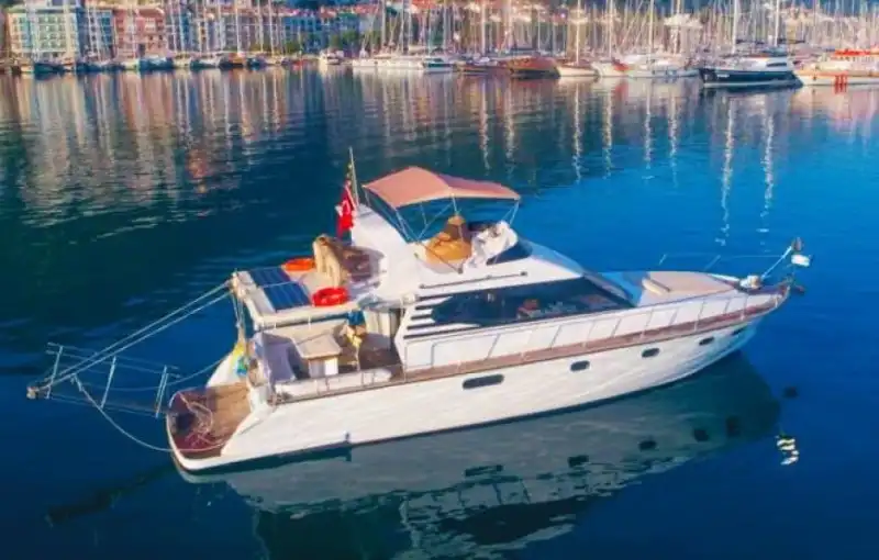 Fethiye'de Ekonomik 8 Kişi Kapasiteli Yat ile Keyifli Günlük ve Saatlik Turlar