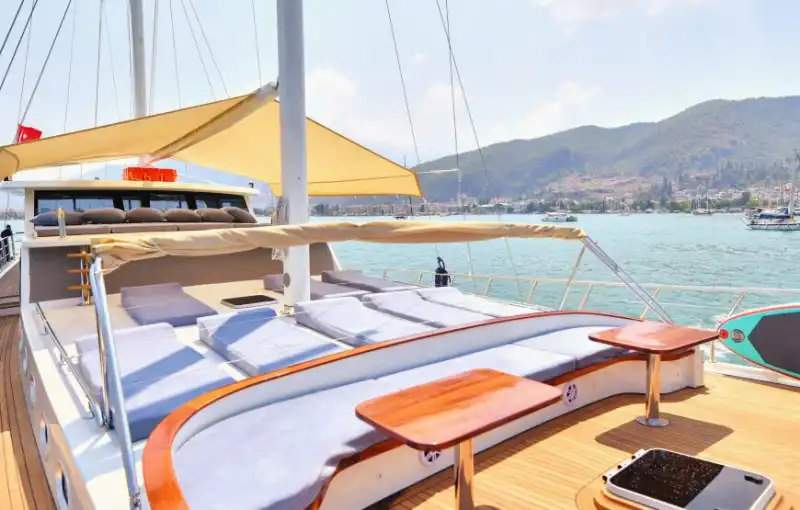12 Kişilik Lüks Gulet ile Fethiye’nin Dillere Destan Koylarını Keşfedin