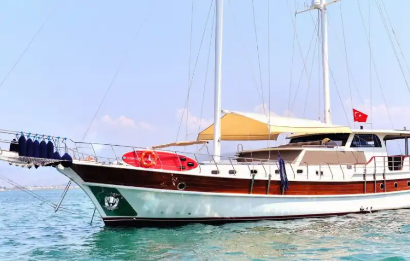 12 Kişilik Lüks Gulet ile Fethiye’nin Dillere Destan Koylarını Keşfedin