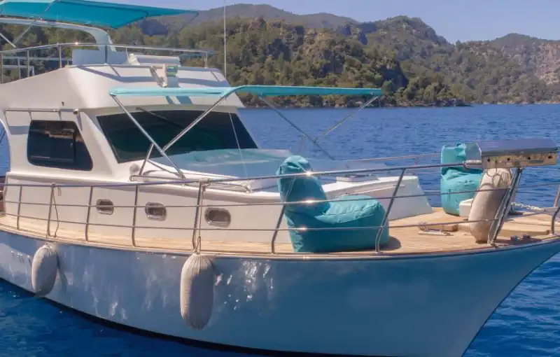 Fethiye’nin Turkuaz Sularında 12 Metrelik Özel Yapım Motoryat Keyfi