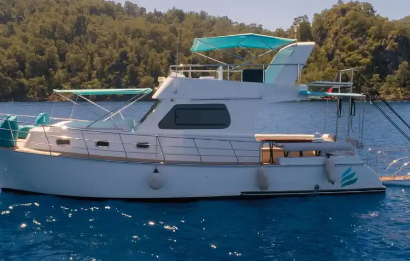 Fethiye’nin Turkuaz Sularında 12 Metrelik Özel Yapım Motoryat Keyfi