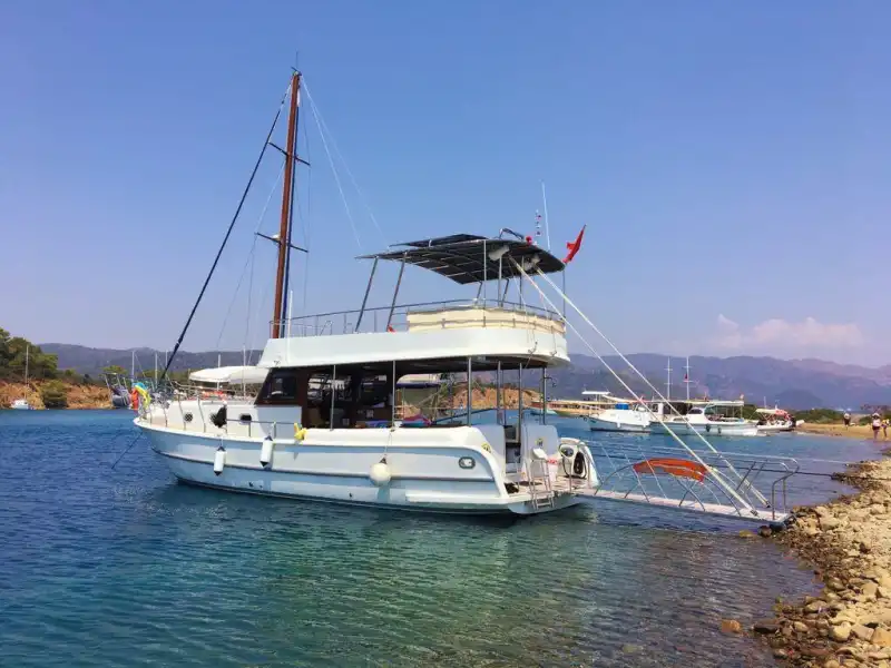 Исследуйте живописные бухты Фетхие с комфортом и стилем