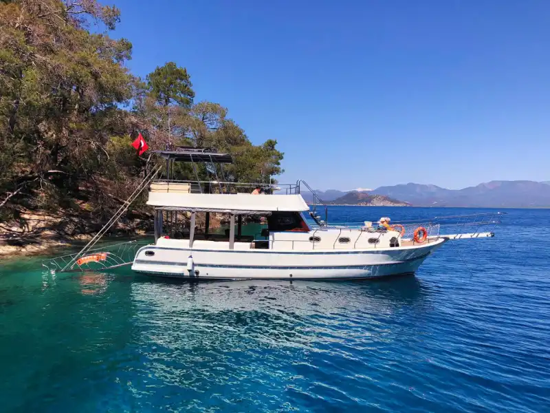 Исследуйте живописные бухты Фетхие с комфортом и стилем