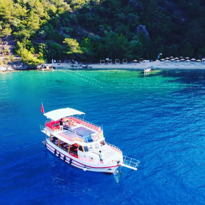 Perfect Boat for Birthdays, Proposals, and Business Events