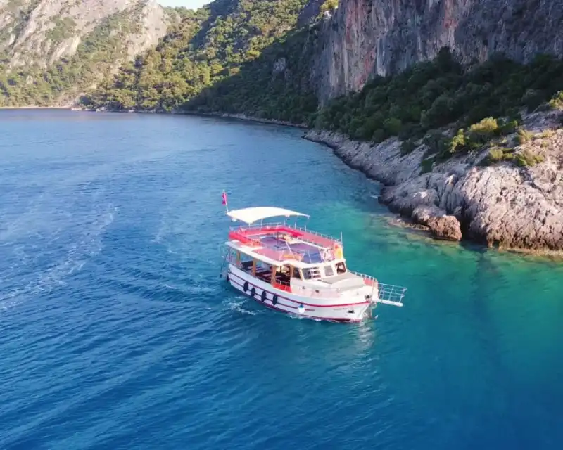 Perfect Boat for Birthdays, Proposals, and Business Events