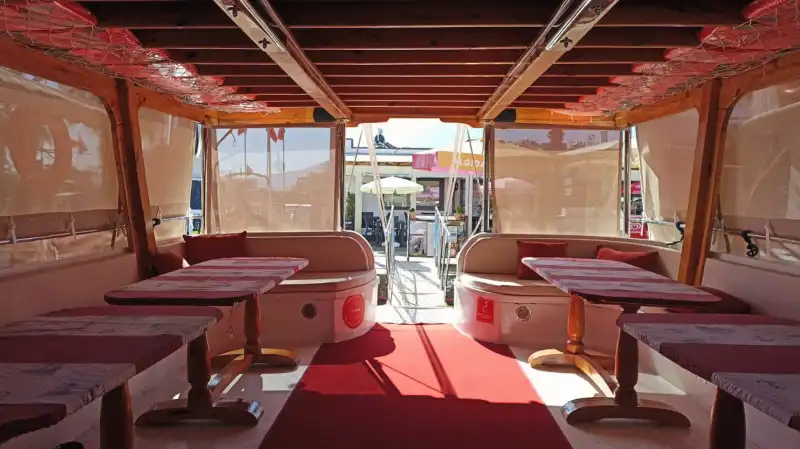 Perfect Boat for Birthdays, Proposals, and Business Events