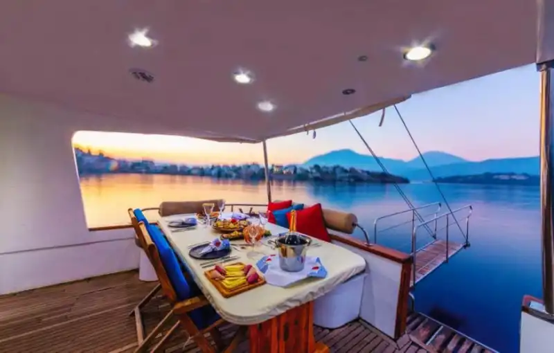 Fethiye Çıkışlı 14 Metrelik Trawler Marka Motoryat ile Unutulmaz Deniz Turları