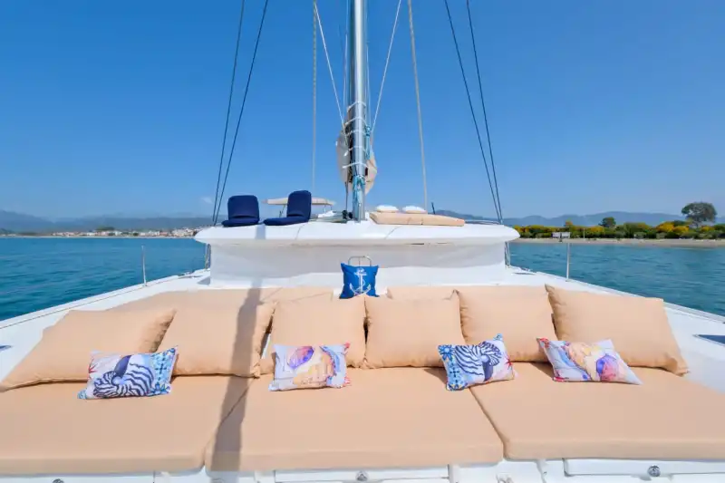 Denizin Üzerinde Lüks ve Konfor: Fethiye Çıkışlı 4 Kabinli, 8 Kişilik Katamaran Deneyimi