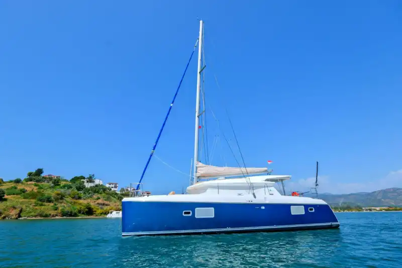 Denizin Üzerinde Lüks ve Konfor: Fethiye Çıkışlı 4 Kabinli, 8 Kişilik Katamaran Deneyimi