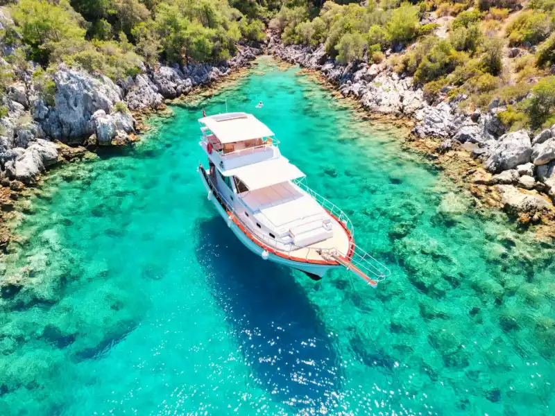 Fethiye Koylarında Keyifli ve Rahatlatıcı Bir Günlük Deniz Turu