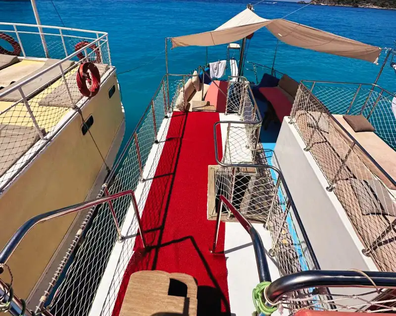Luxury Yacht Rental in Ölüdeniz for 37 Guests – Exclusive Experience!
