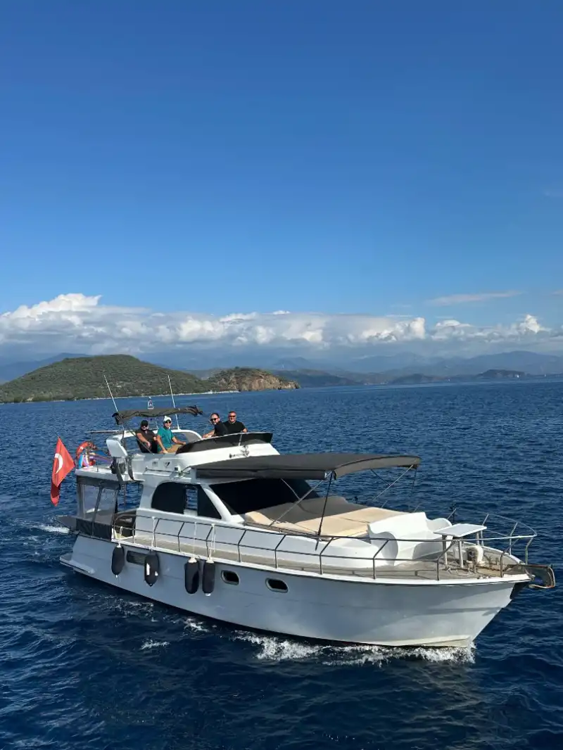 Наслаждайтесь морским приключением на 8-местной яхте в Гёчеке!