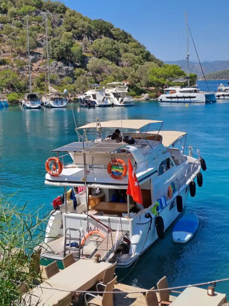 Наслаждайтесь морским приключением на 8-местной яхте в Гёчеке!