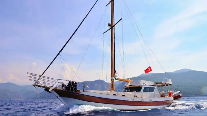 Отправьтесь в плавание по Гёчеку на 3-каютной гулете