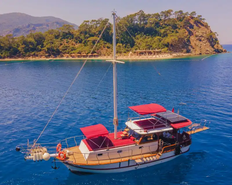 Discover Göcek’s Stunning Coastline with a Private Crewed Gulet