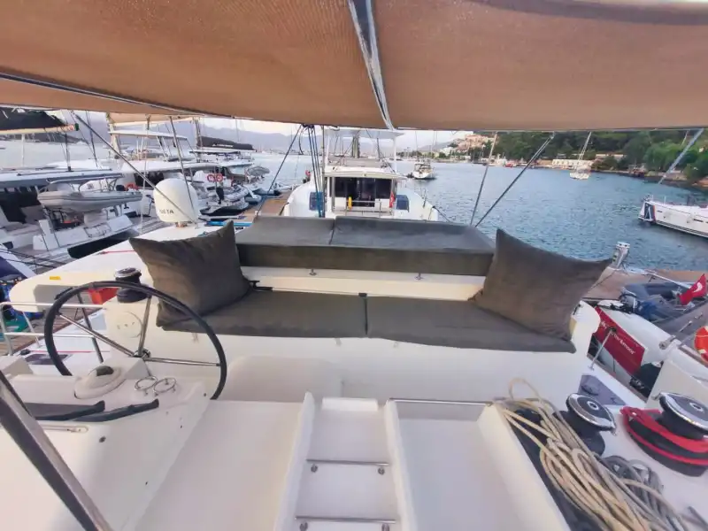 Göcek’te Konforlu Bir Kaçamak: 14 Metrelik Katamaran Kiralama