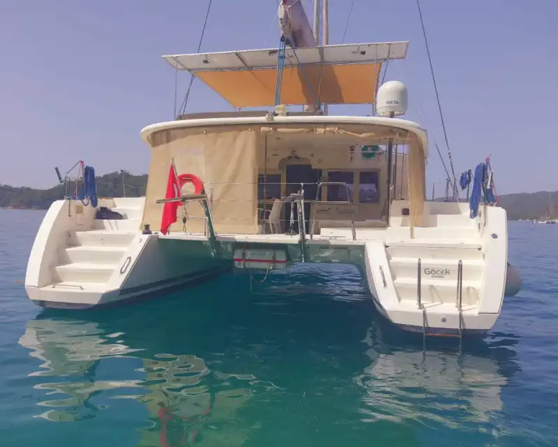 Göcek’te Konforlu Bir Kaçamak: 14 Metrelik Katamaran Kiralama