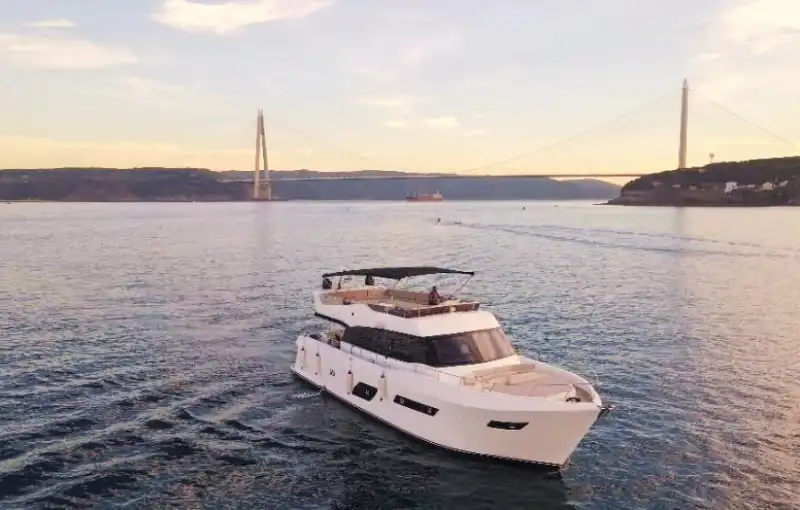 Круиз в Геджеке на комфортабельной и стильной траулерной яхте на 12 человек