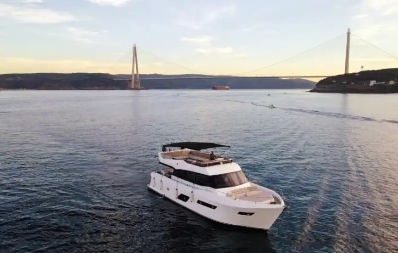 Круиз в Геджеке на комфортабельной и стильной траулерной яхте на 12 человек